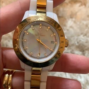 Gold and White Toywaych